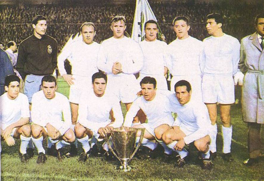 6 posto - Real Madrid 1960. Con questa divisa completamente bianca la squadra iberica vinse la sua quinta Coppa dei Campioni consecutiva sconfiggendo nella finale di Glasgow per 7-3 l&#39;Eintracht Frankfurt. 